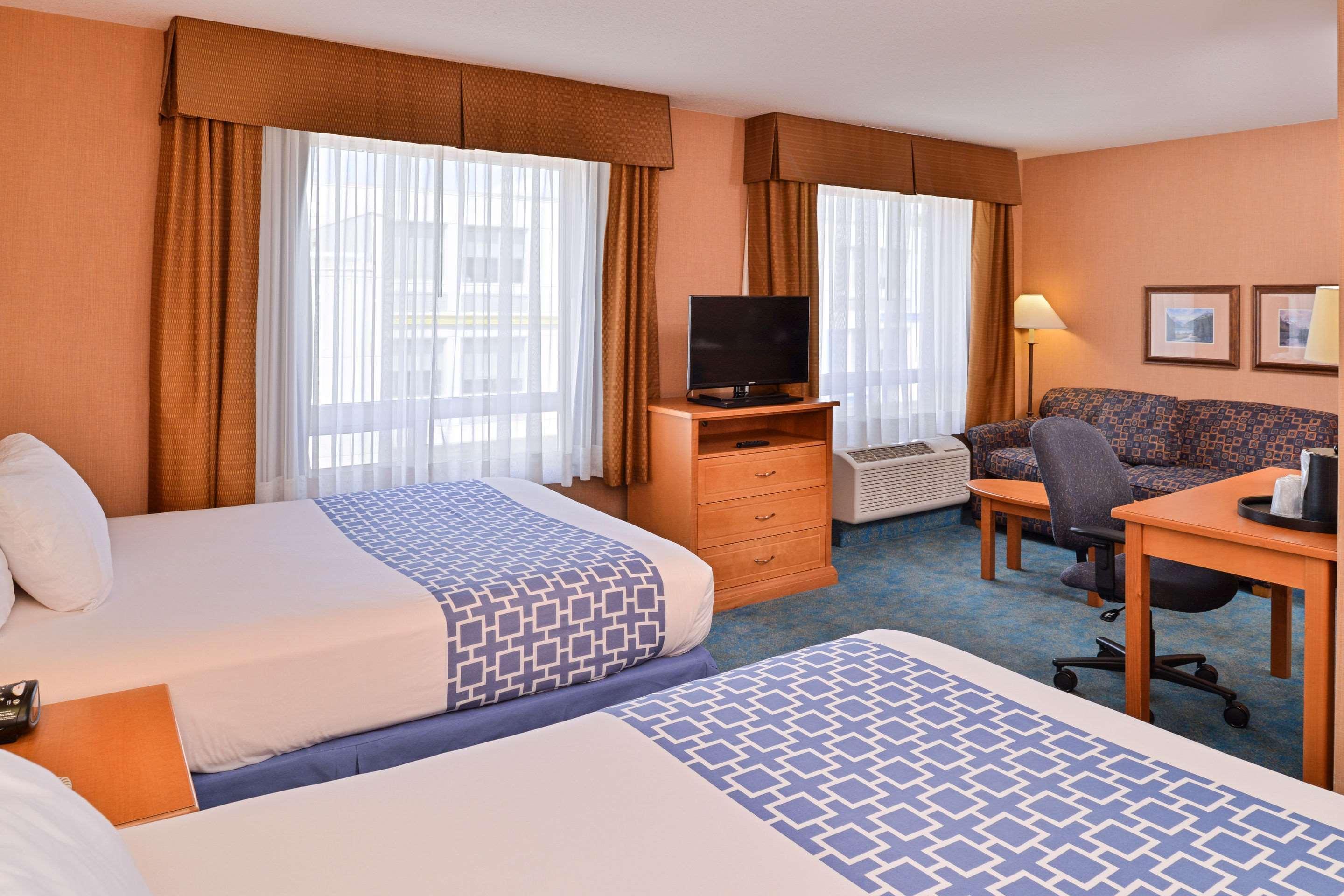 Econo Lodge Inn & Suites University Calgary Bagian luar foto