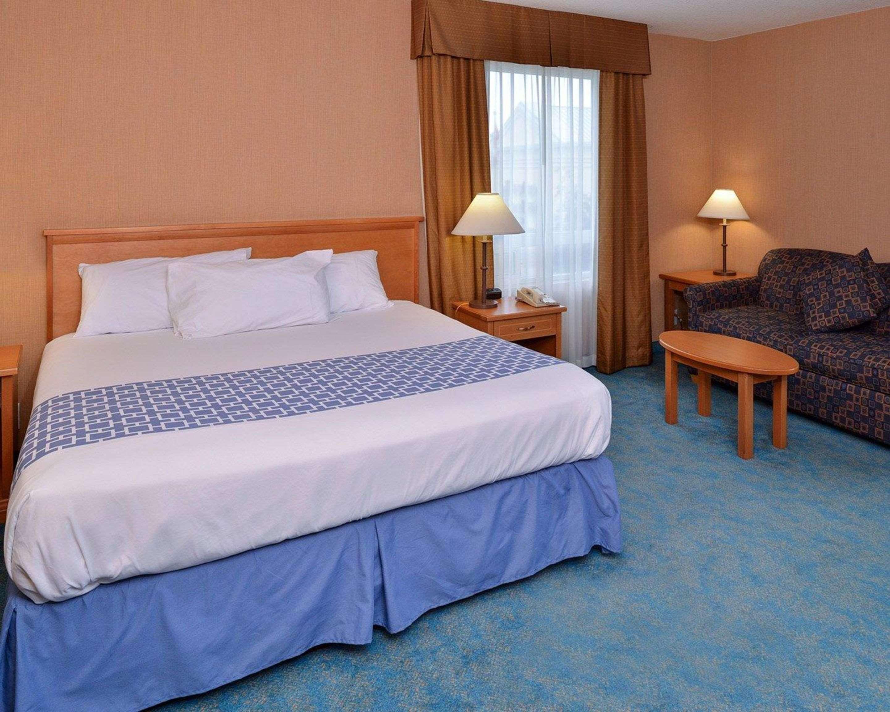 Econo Lodge Inn & Suites University Calgary Bagian luar foto