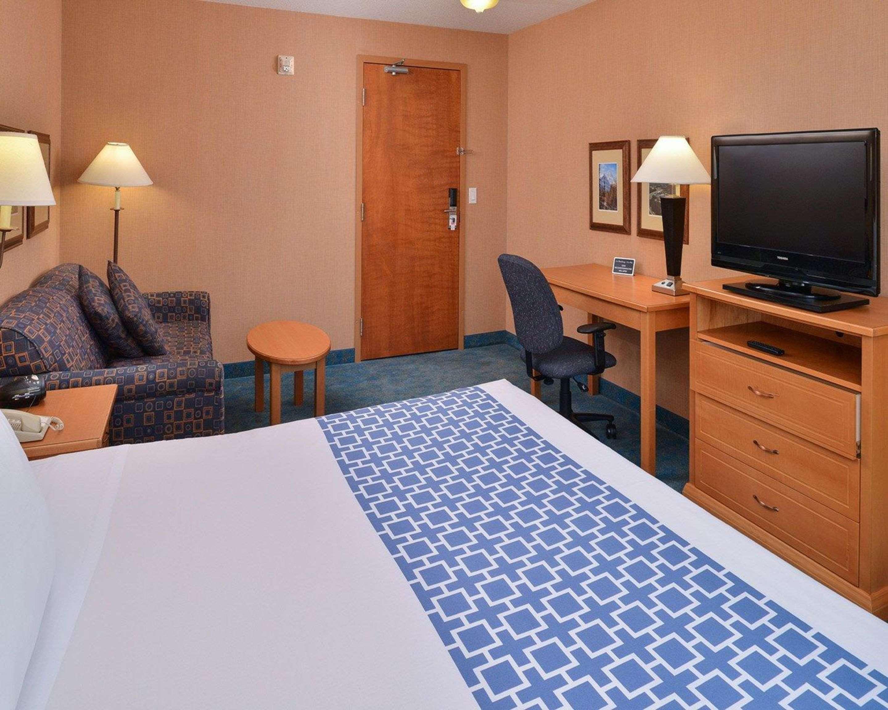 Econo Lodge Inn & Suites University Calgary Bagian luar foto