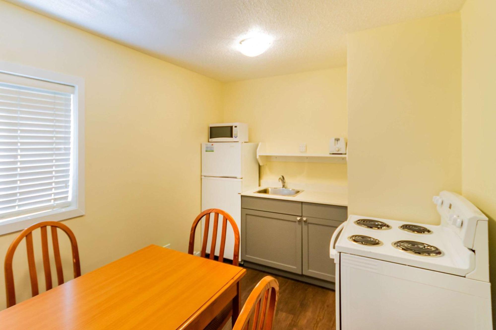 Econo Lodge Inn & Suites University Calgary Bagian luar foto