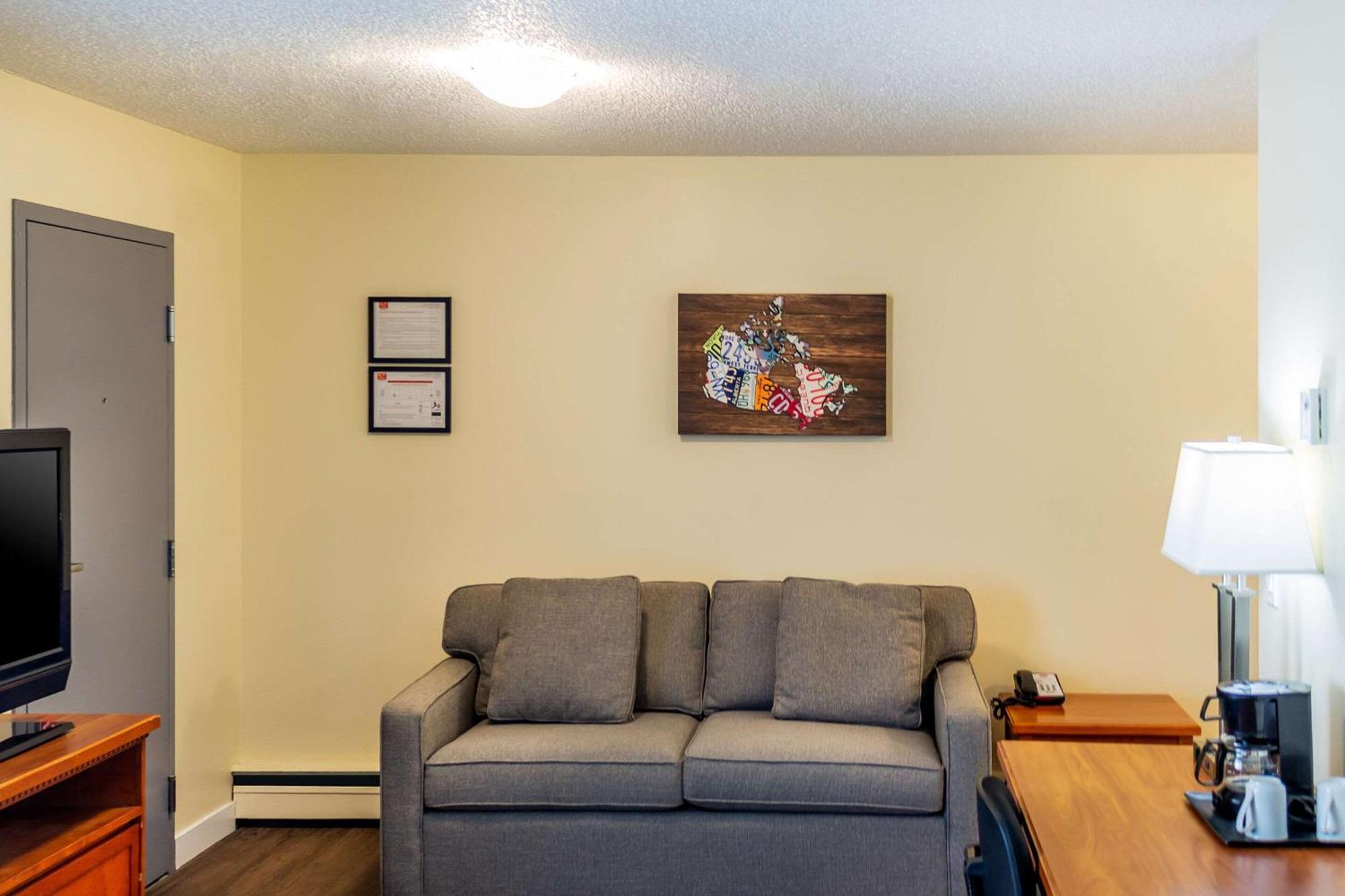 Econo Lodge Inn & Suites University Calgary Bagian luar foto