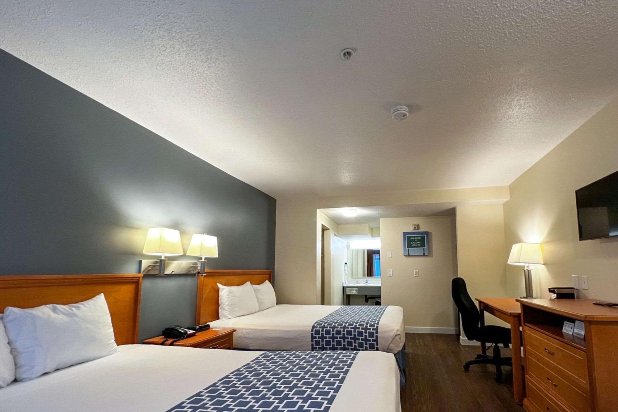Econo Lodge Inn & Suites University Calgary Bagian luar foto