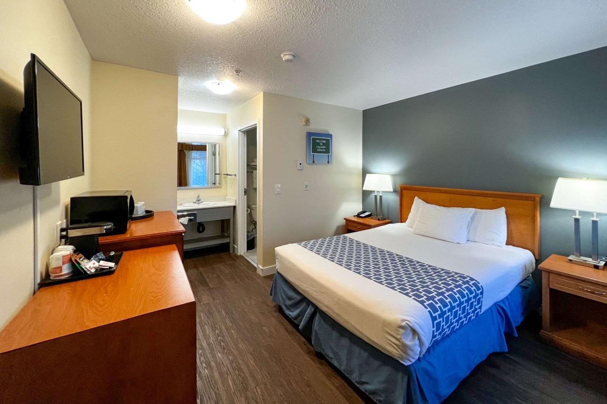 Econo Lodge Inn & Suites University Calgary Bagian luar foto