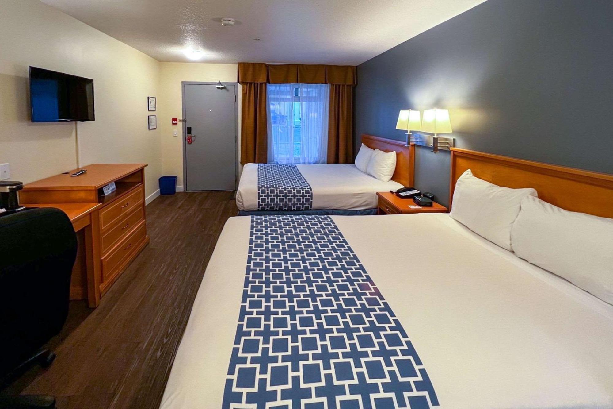 Econo Lodge Inn & Suites University Calgary Bagian luar foto