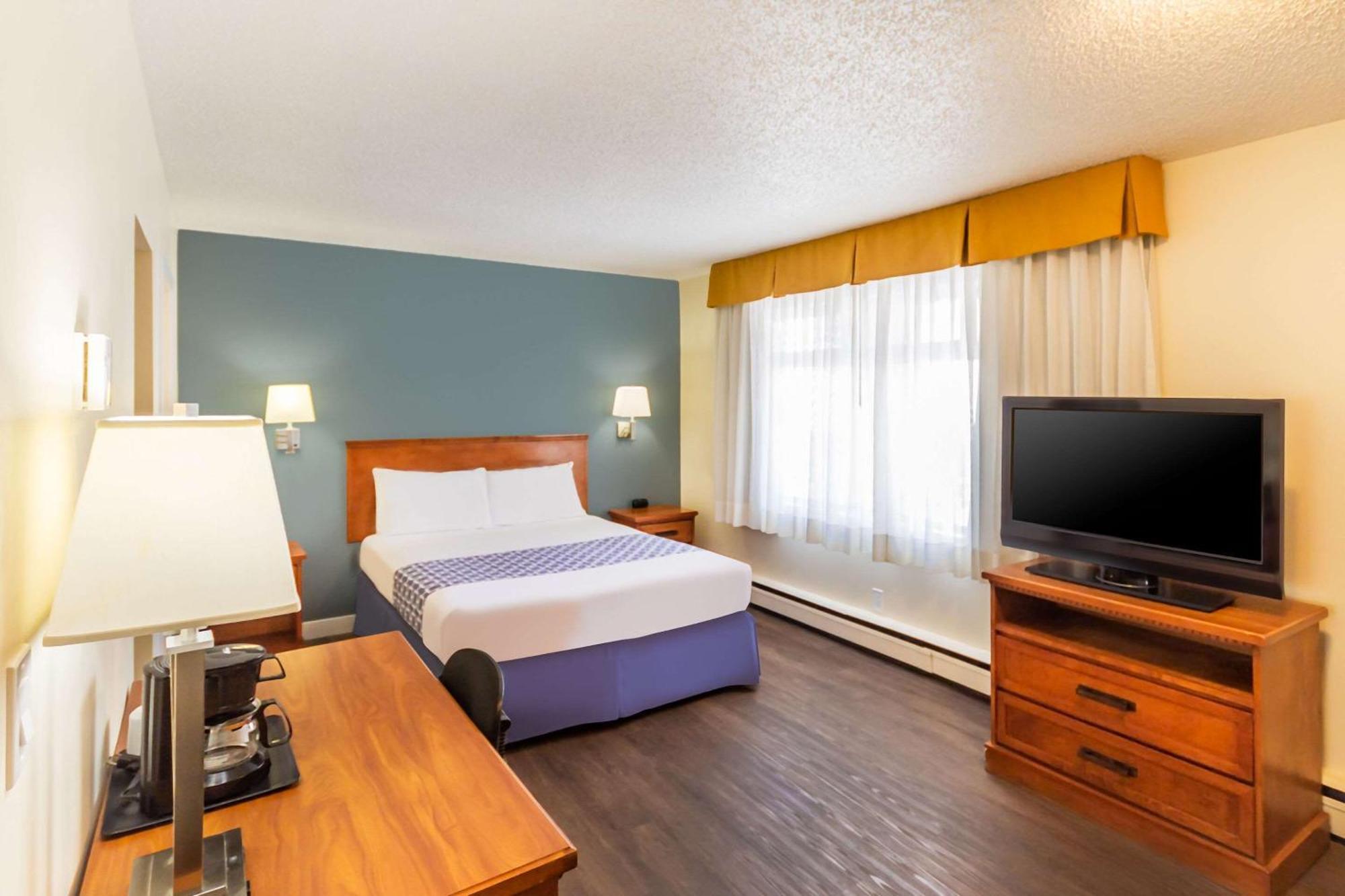 Econo Lodge Inn & Suites University Calgary Bagian luar foto