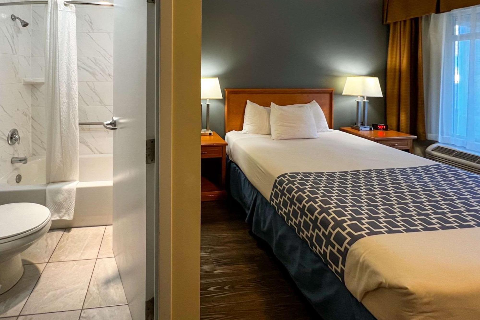 Econo Lodge Inn & Suites University Calgary Bagian luar foto