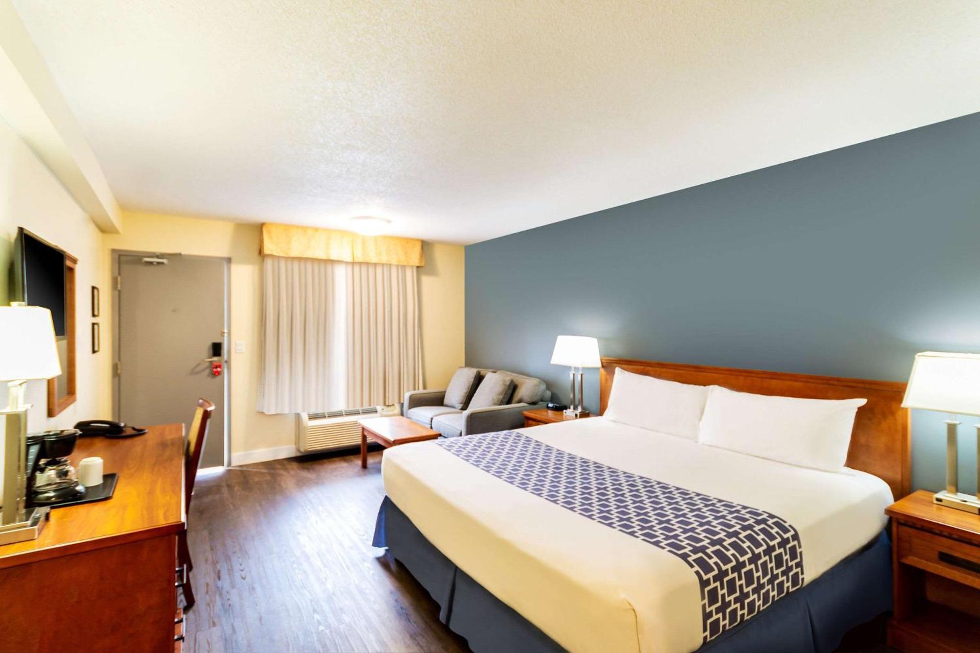 Econo Lodge Inn & Suites University Calgary Bagian luar foto