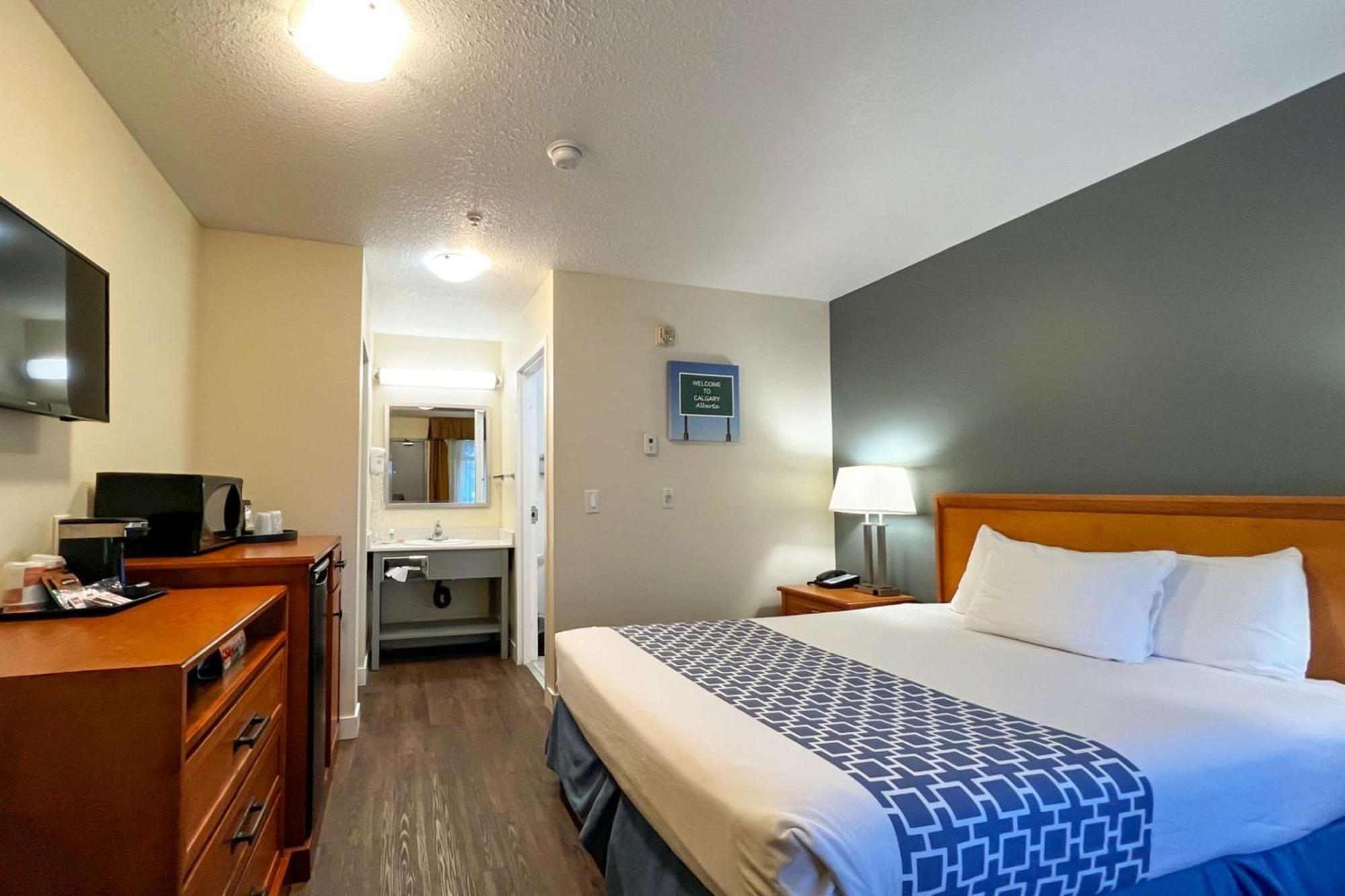 Econo Lodge Inn & Suites University Calgary Bagian luar foto