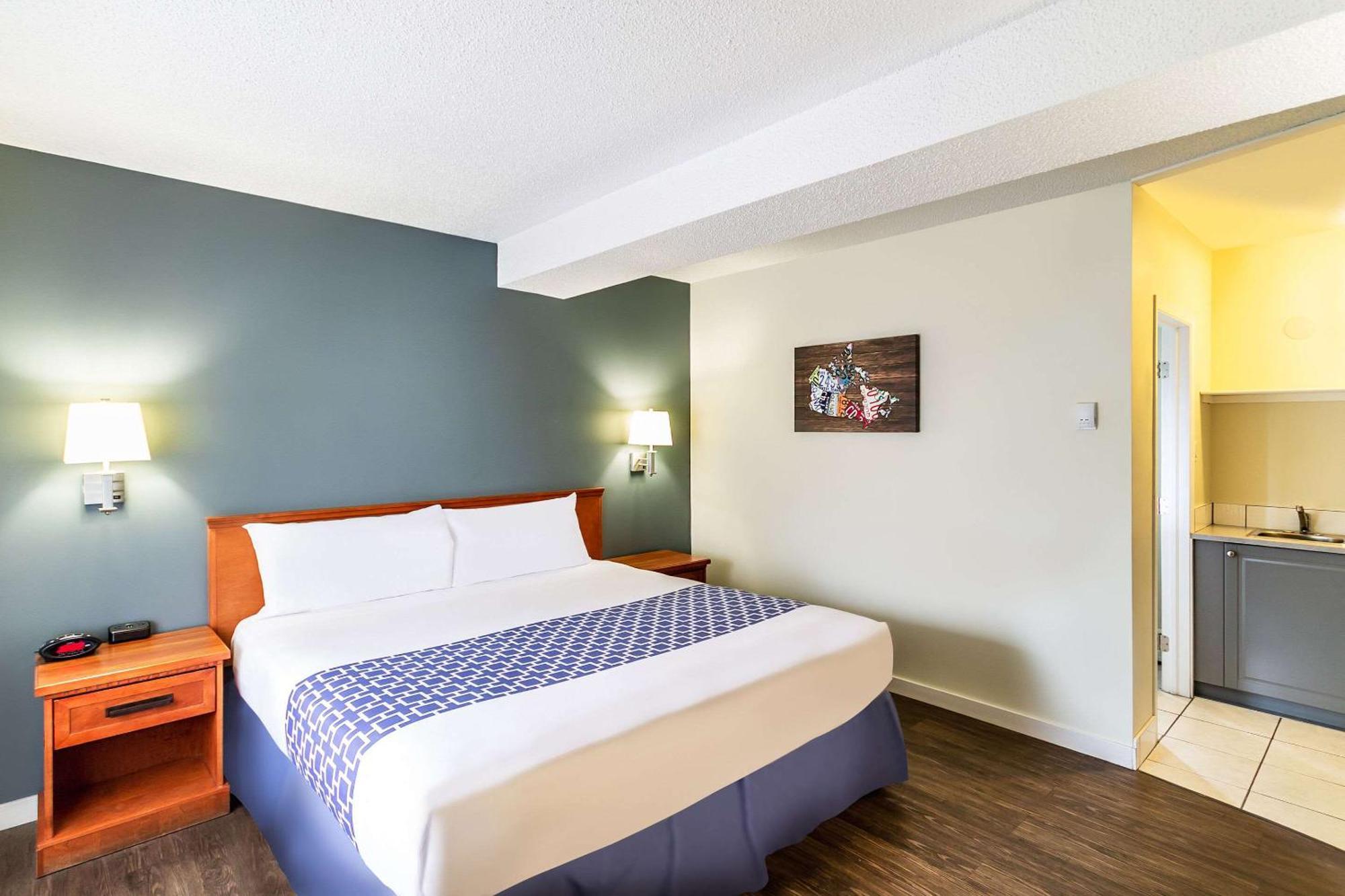 Econo Lodge Inn & Suites University Calgary Bagian luar foto