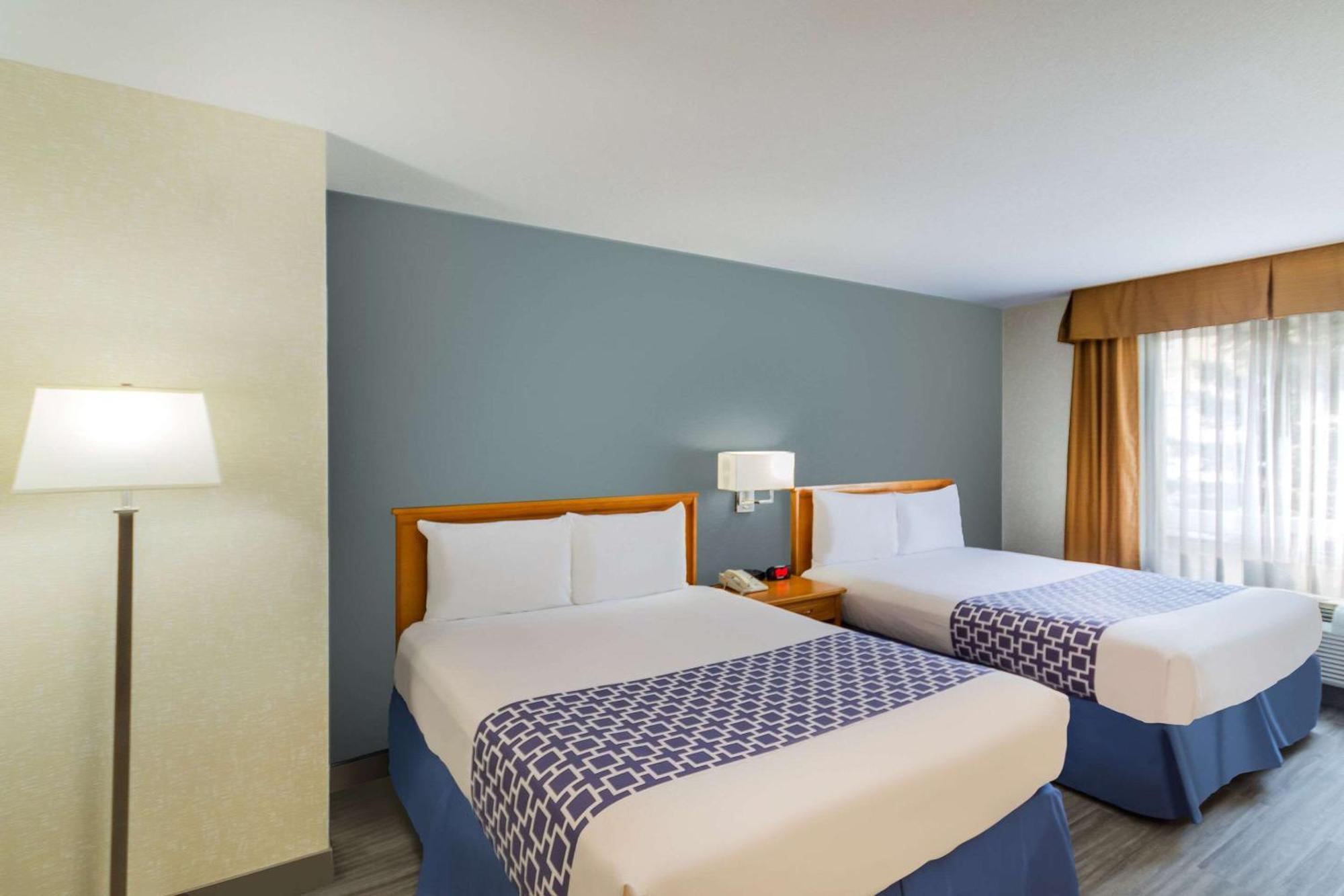 Econo Lodge Inn & Suites University Calgary Bagian luar foto