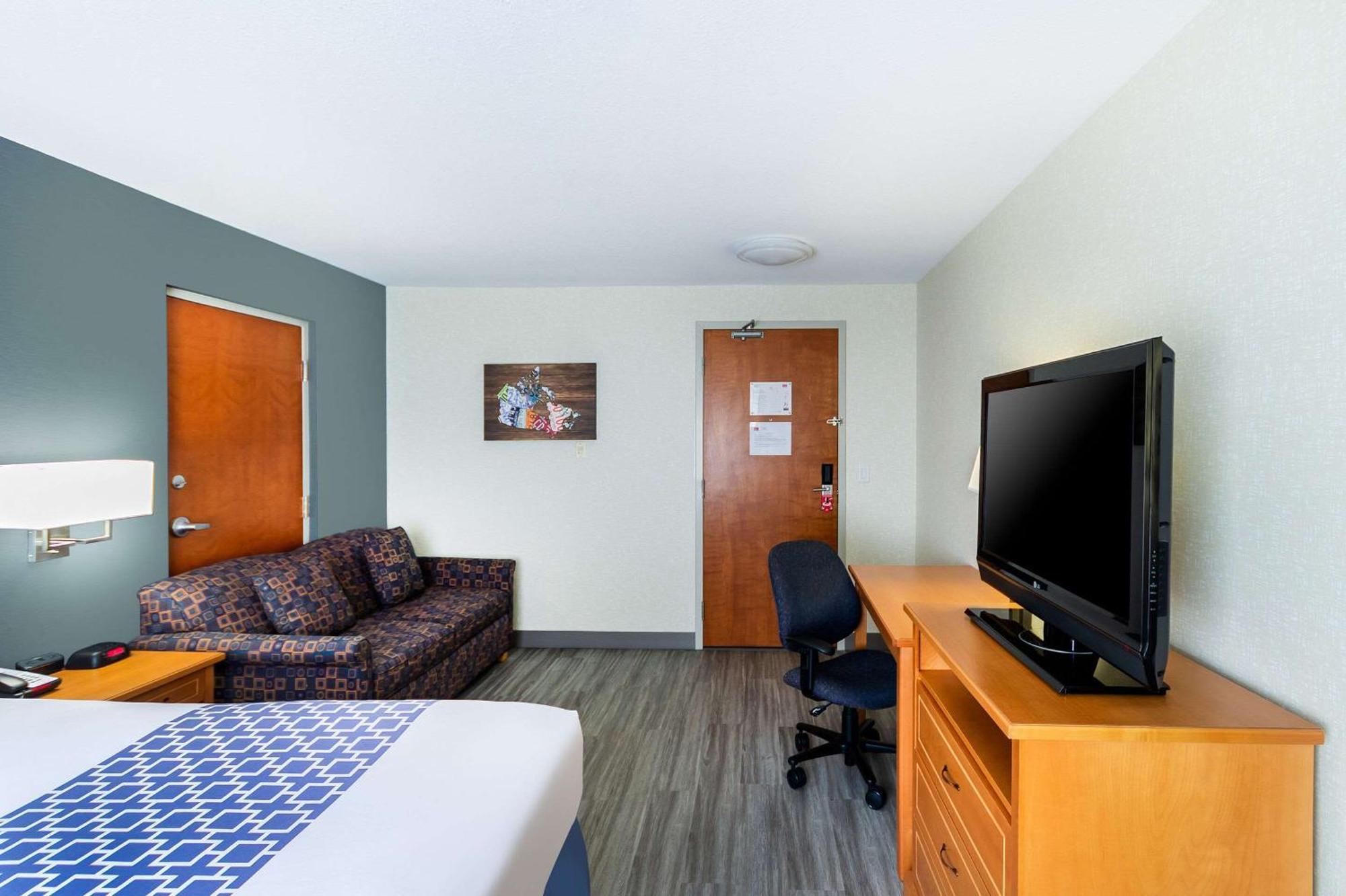Econo Lodge Inn & Suites University Calgary Bagian luar foto