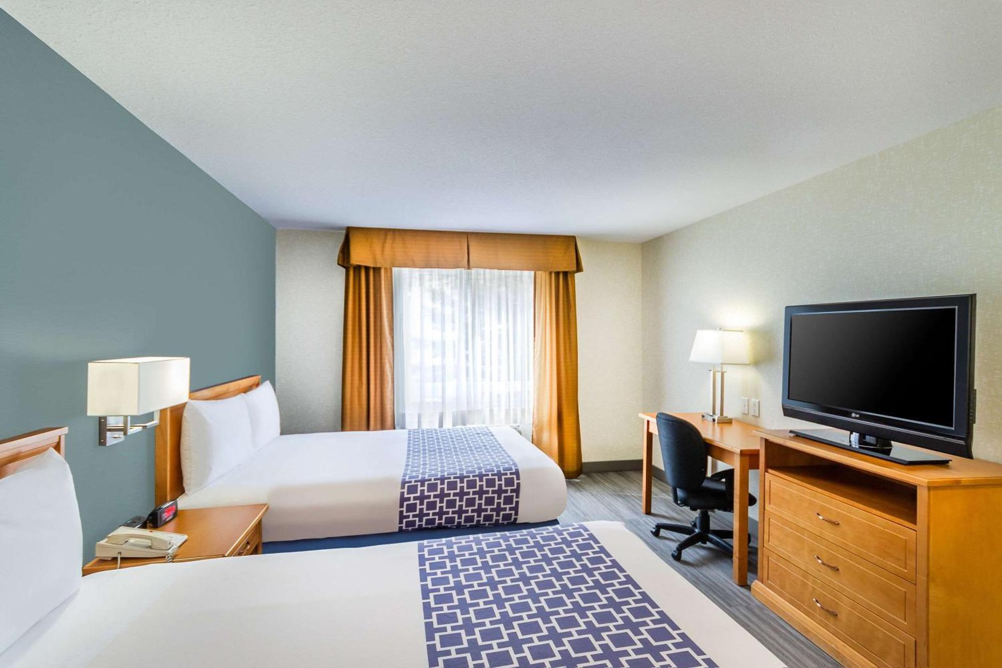 Econo Lodge Inn & Suites University Calgary Bagian luar foto