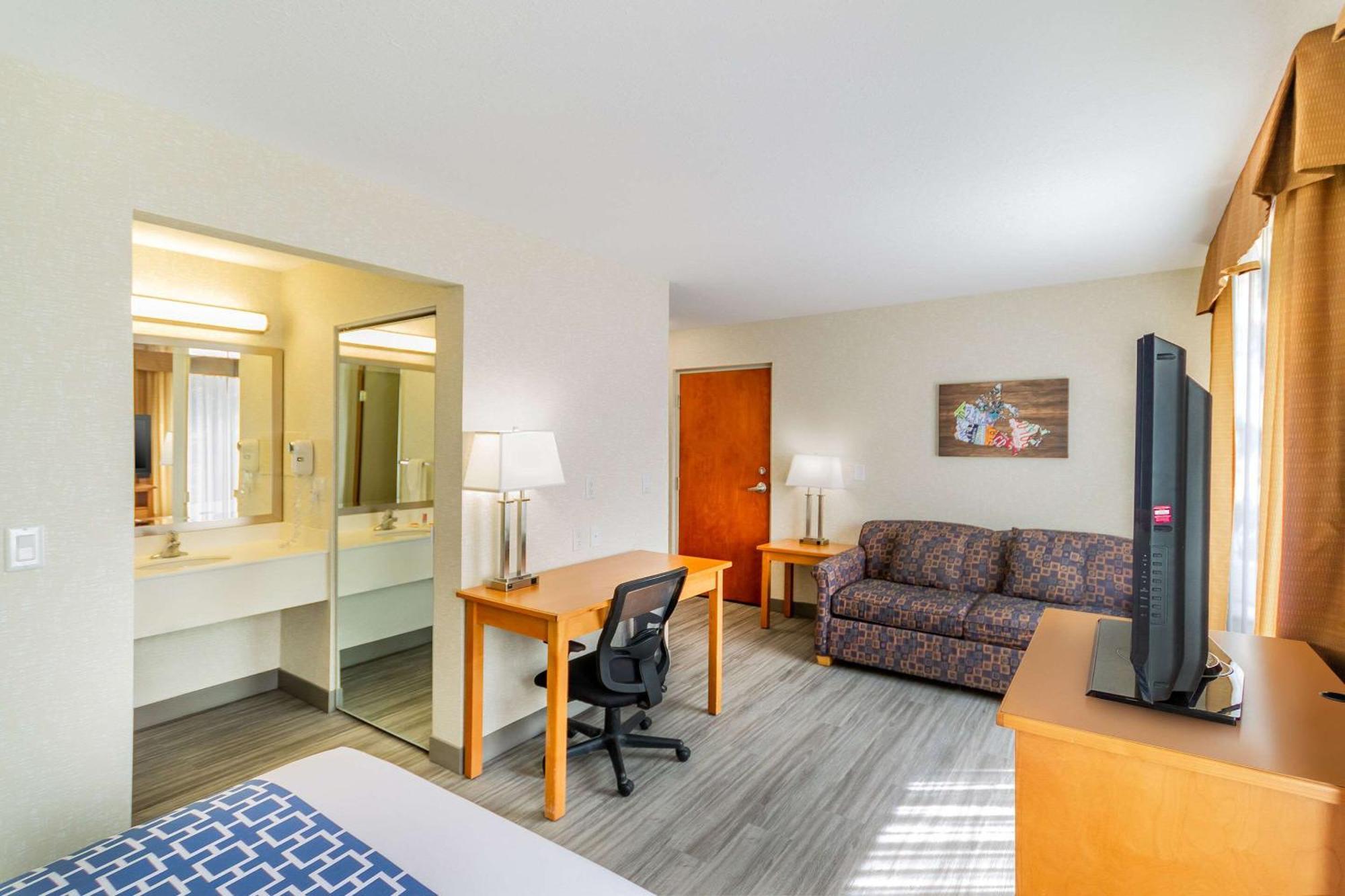 Econo Lodge Inn & Suites University Calgary Bagian luar foto
