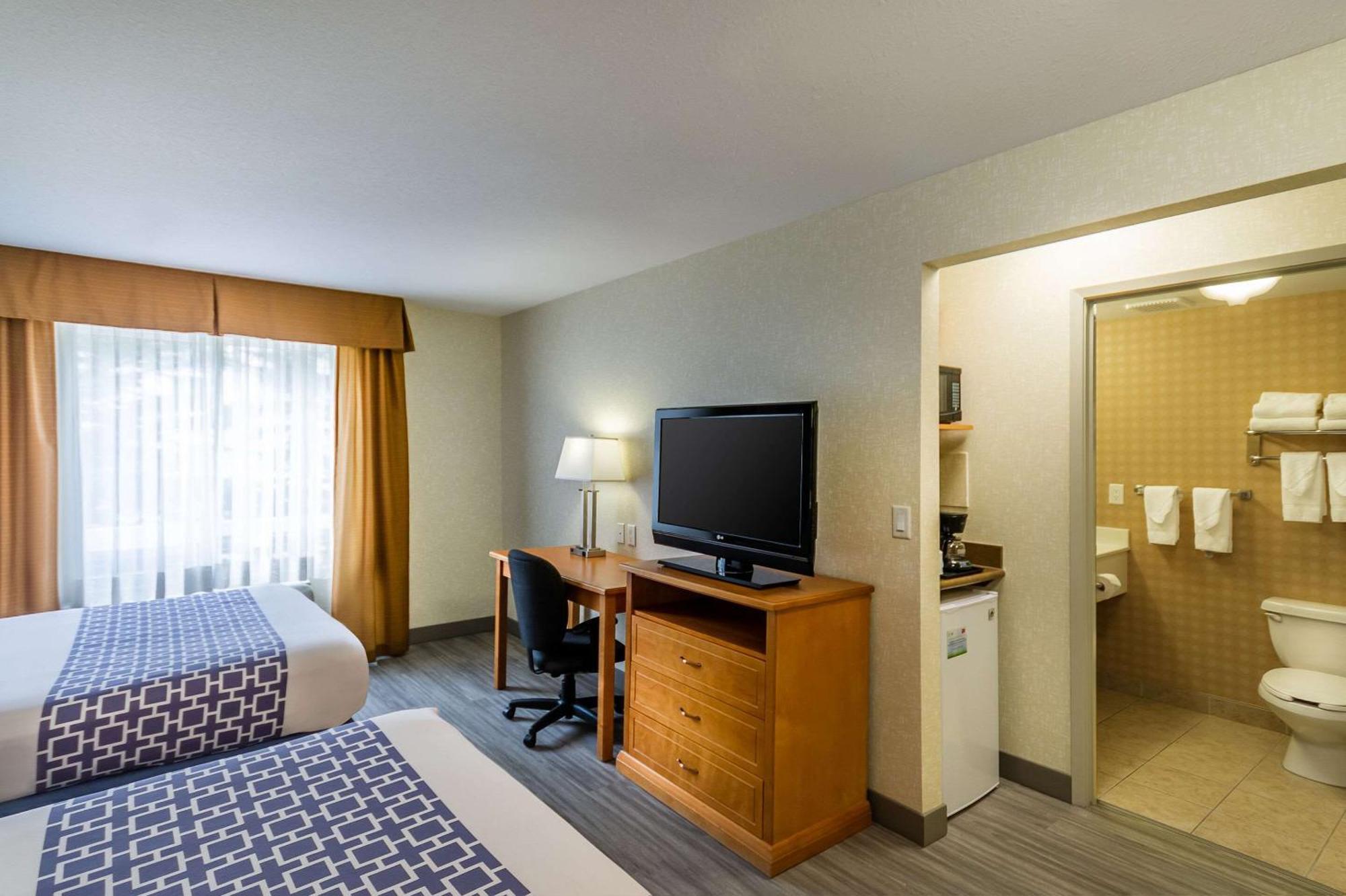 Econo Lodge Inn & Suites University Calgary Bagian luar foto