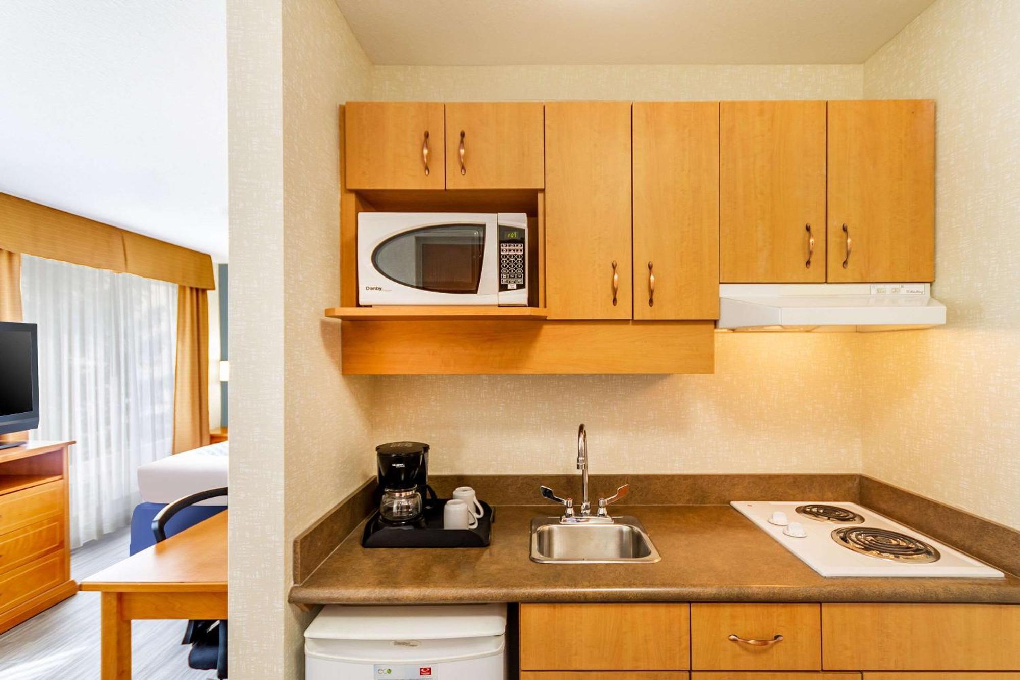 Econo Lodge Inn & Suites University Calgary Bagian luar foto