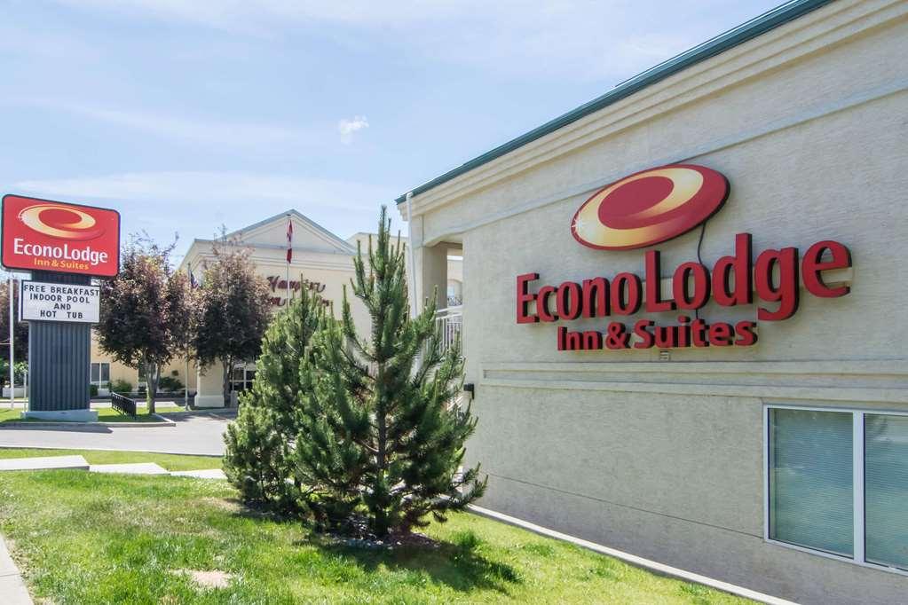 Econo Lodge Inn & Suites University Calgary Bagian luar foto